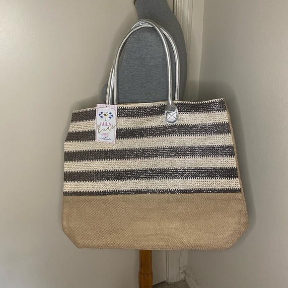 BOGO 1/2 off - Fun BRAND NEW ☀️☀️summer/beach/catch-all bag☀️☀️ - Picture 1 of 3